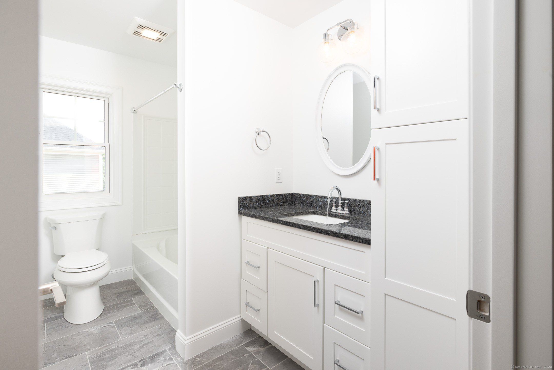 25 Oakwood Circle. Plainville, CT 06062