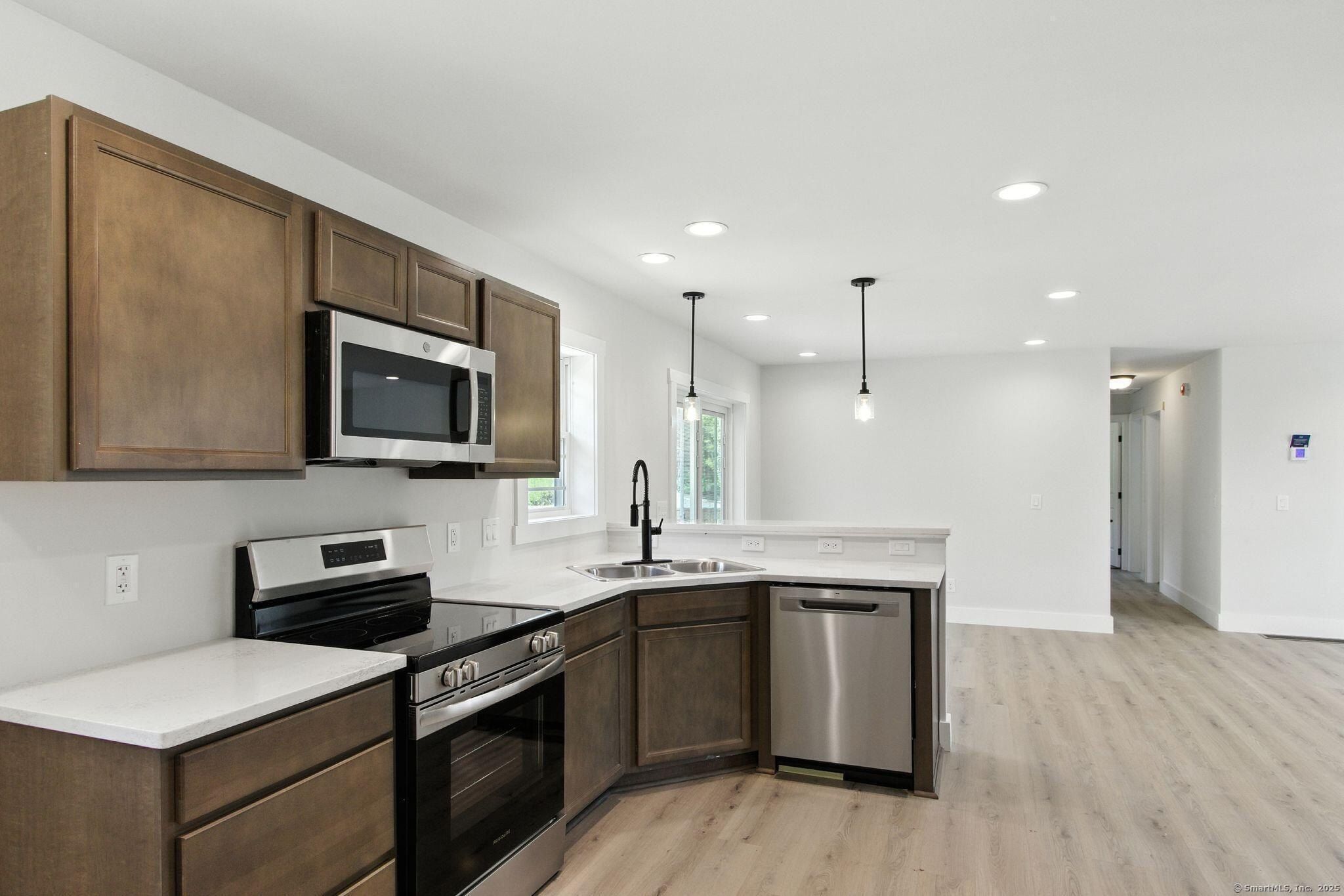 170 Darcangelo Drive. Naugatuck, CT 06770