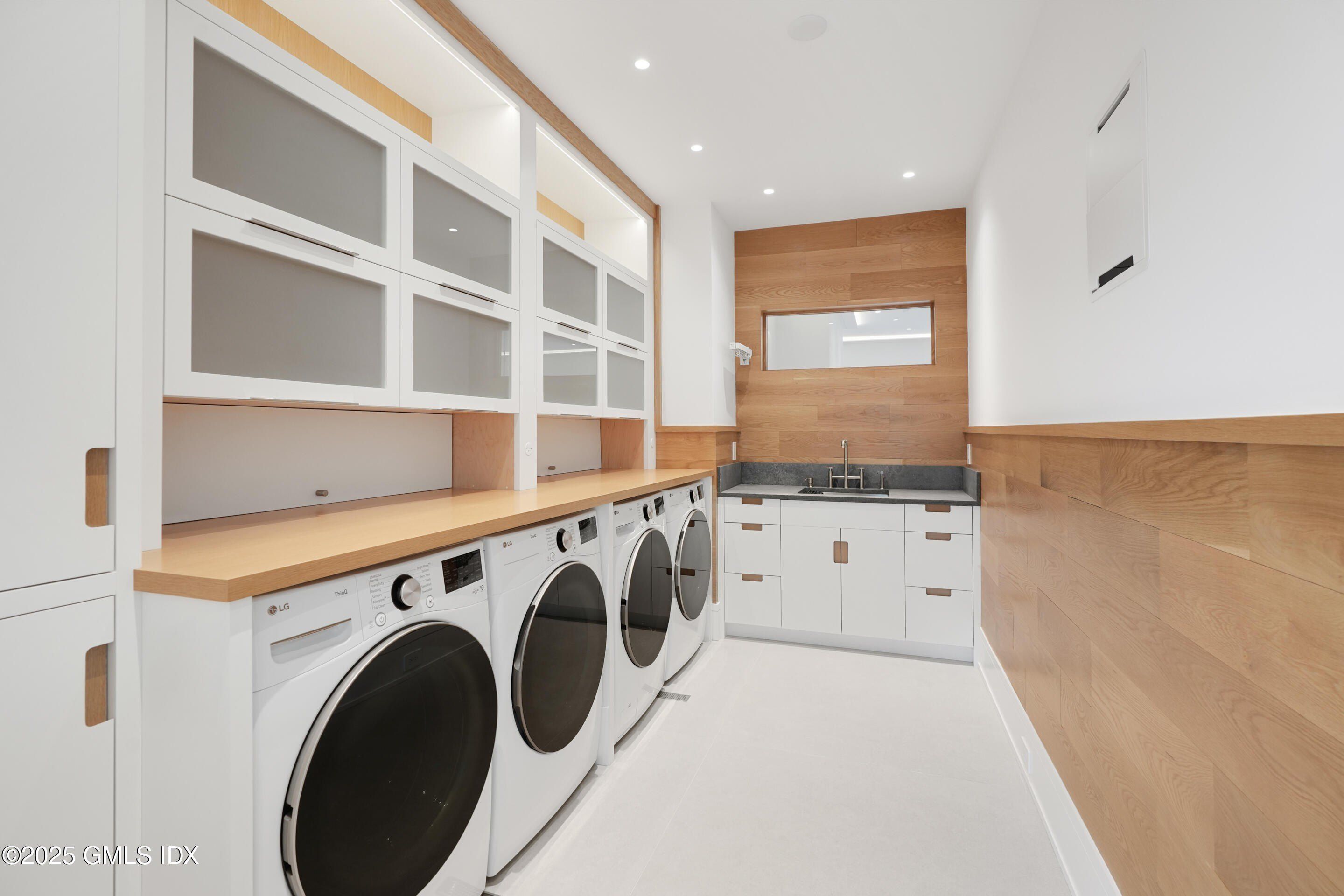 25 Dialstone Lane. Riverside, CT 06878