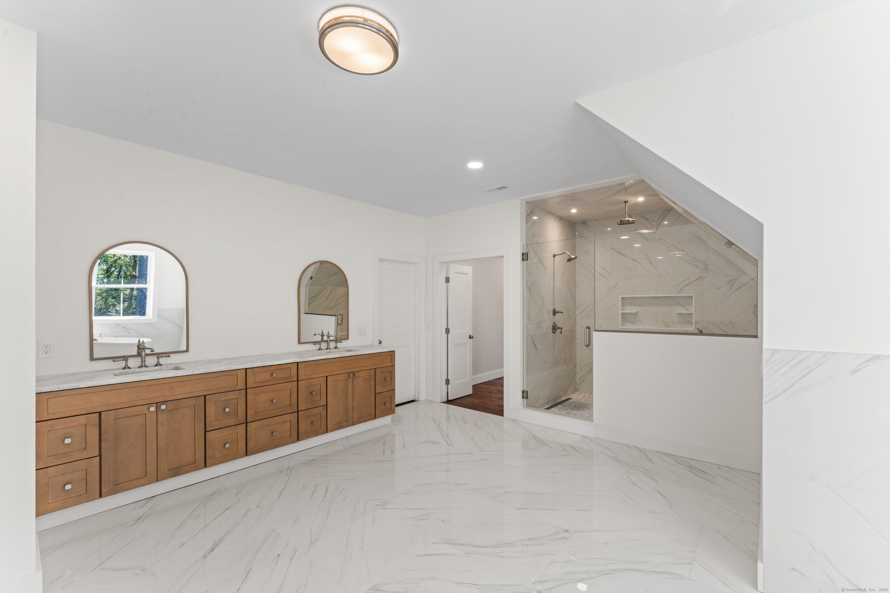 5 Vona Way. Newtown, CT 06470