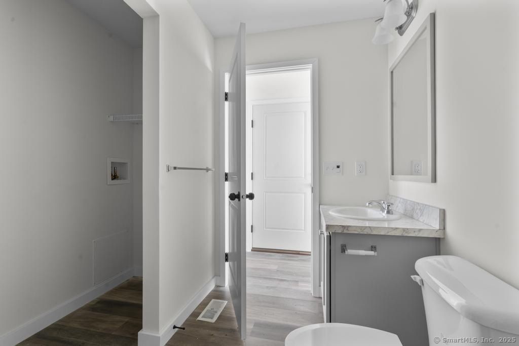 55 Sugar Street Unit 9. Newtown, CT 06470