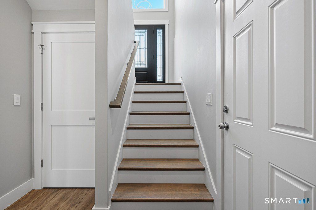 121 New Road. Thompson, CT 06277