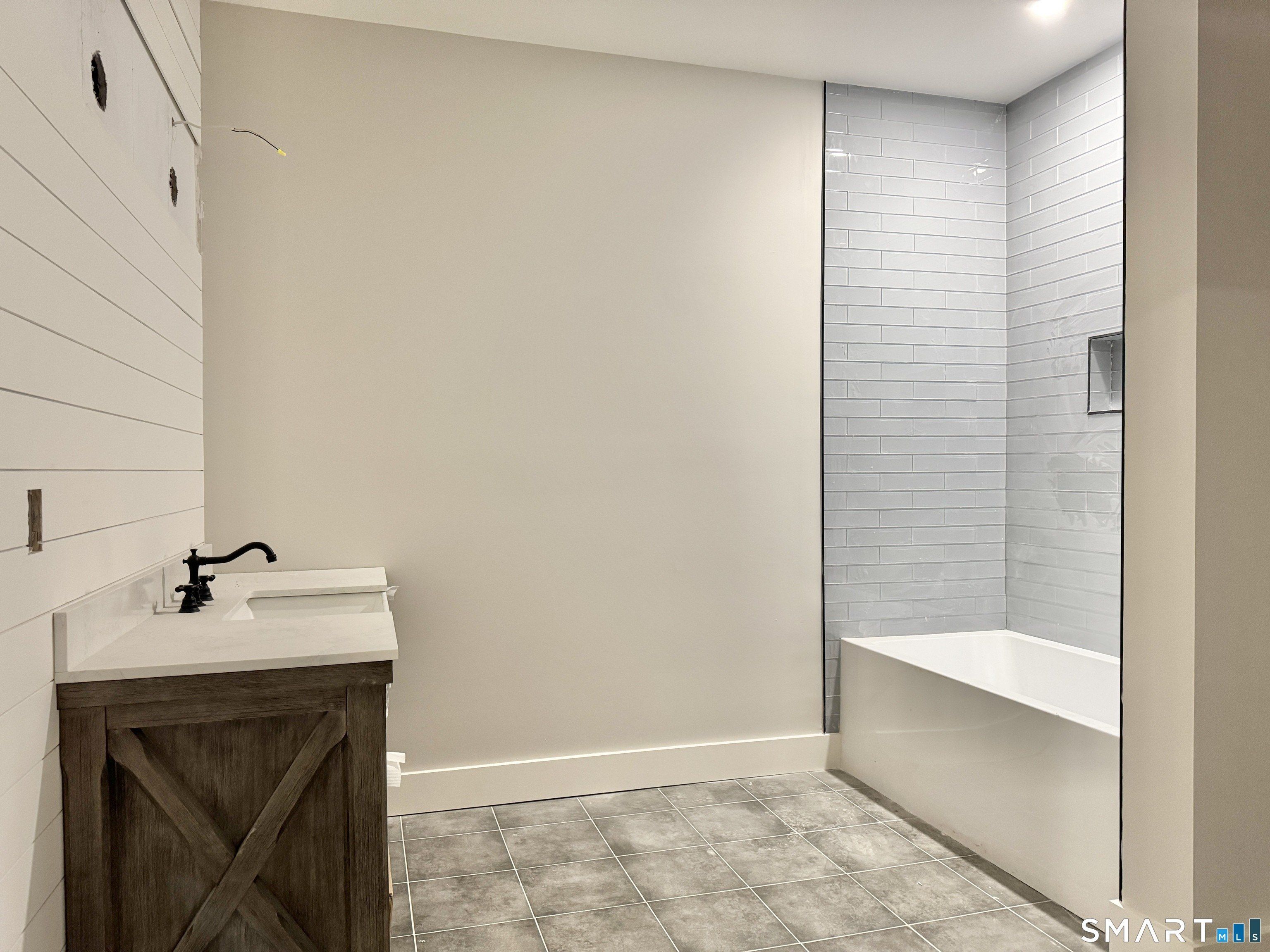 2 Pickett Road. Roxbury, CT 06783