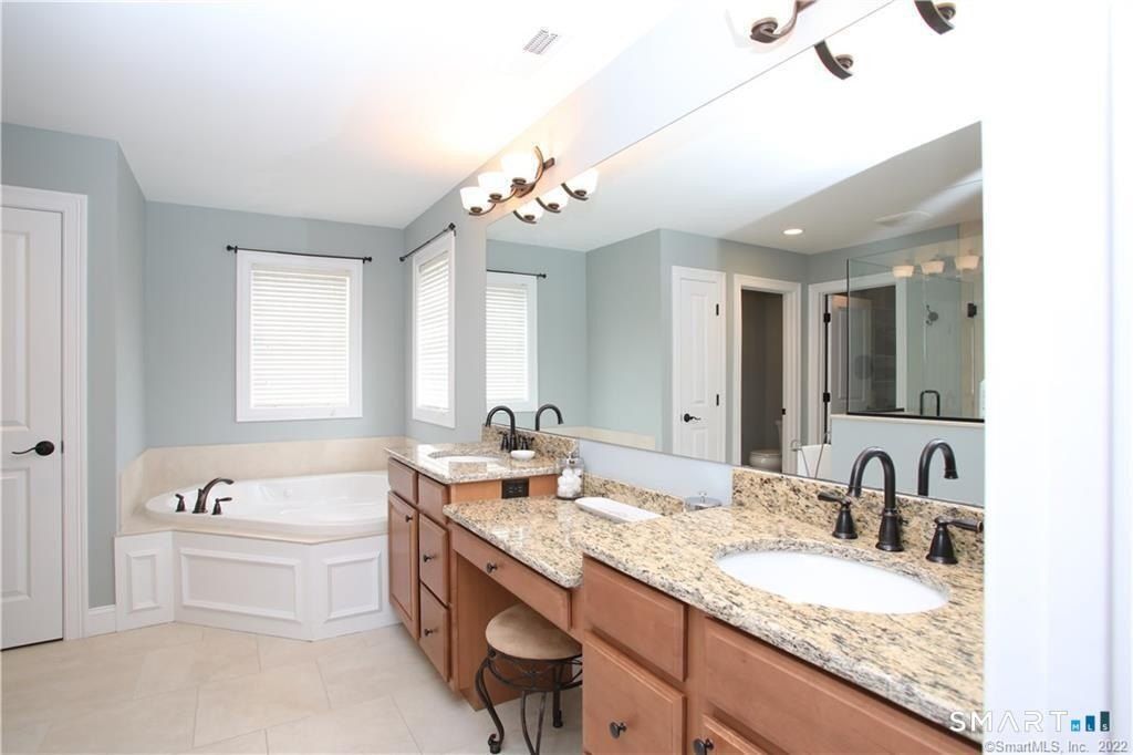 5 Farm Meadow Road. East Lyme, CT 06333