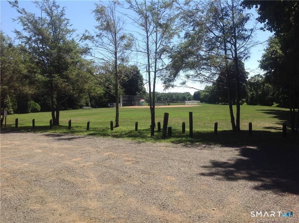 262 Mungertown Road. Madison, CT 06443