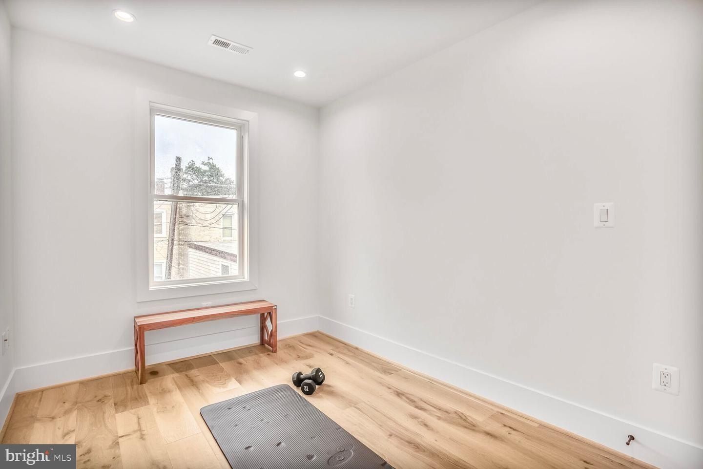16 Sherman Cir Nw. Washington, DC 20011