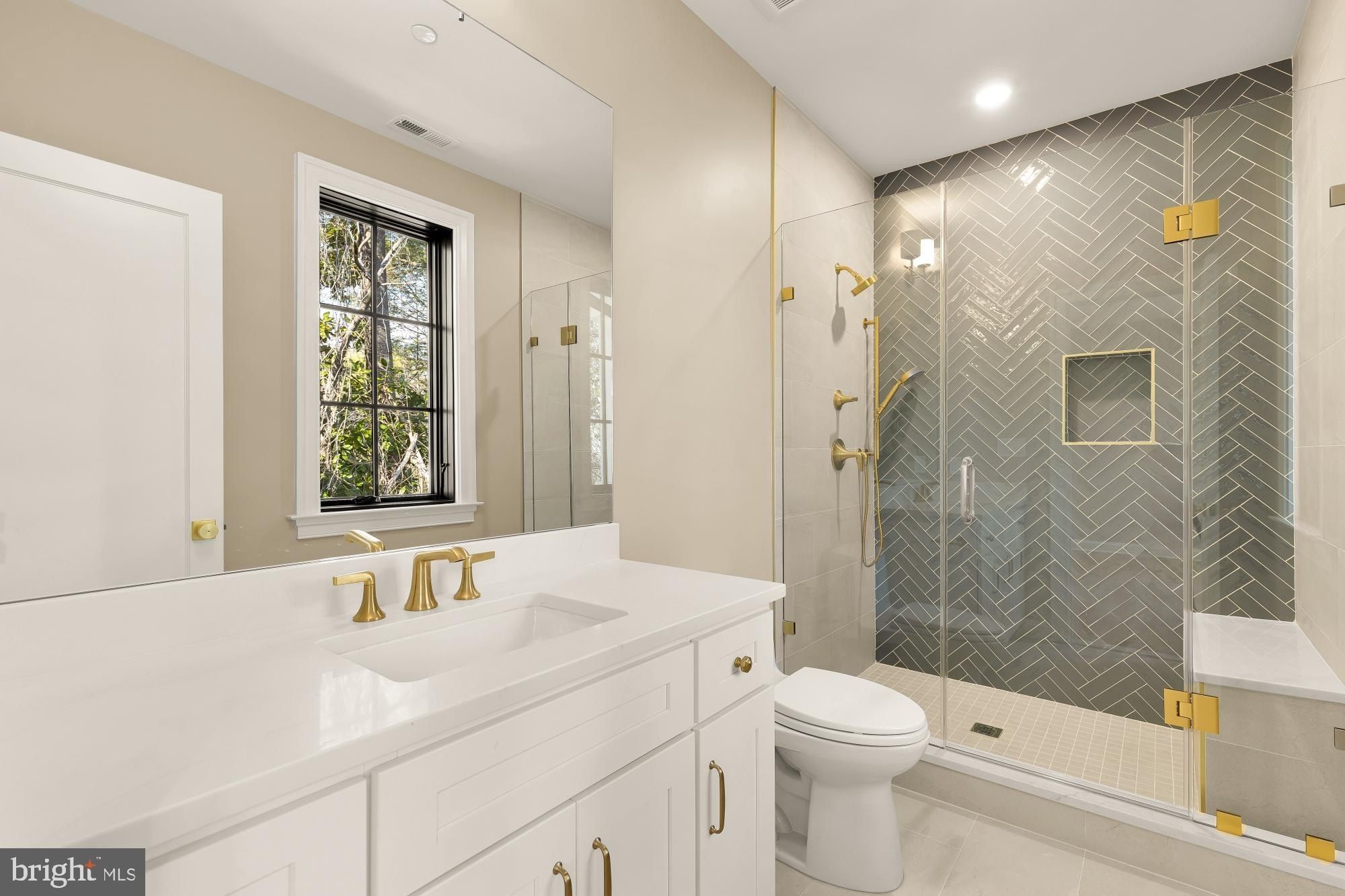 2733 Chesapeake Street Nw. Washington, DC 20008