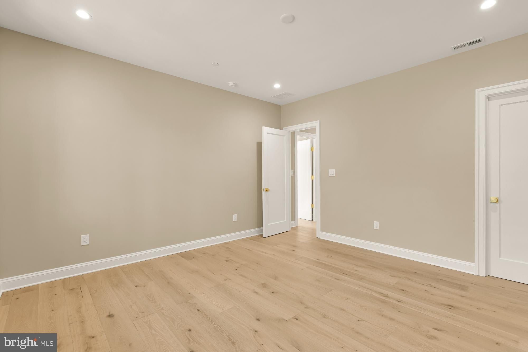 2733 Chesapeake Street Nw. Washington, DC 20008