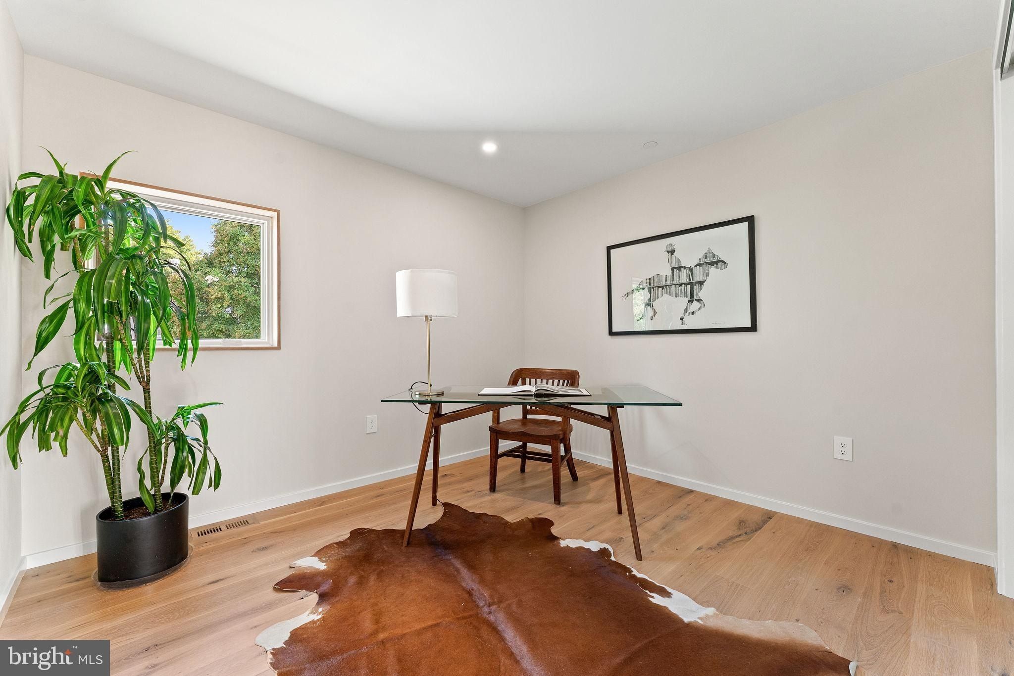 21 Overbeck Alley Ne. Washington, DC 20002