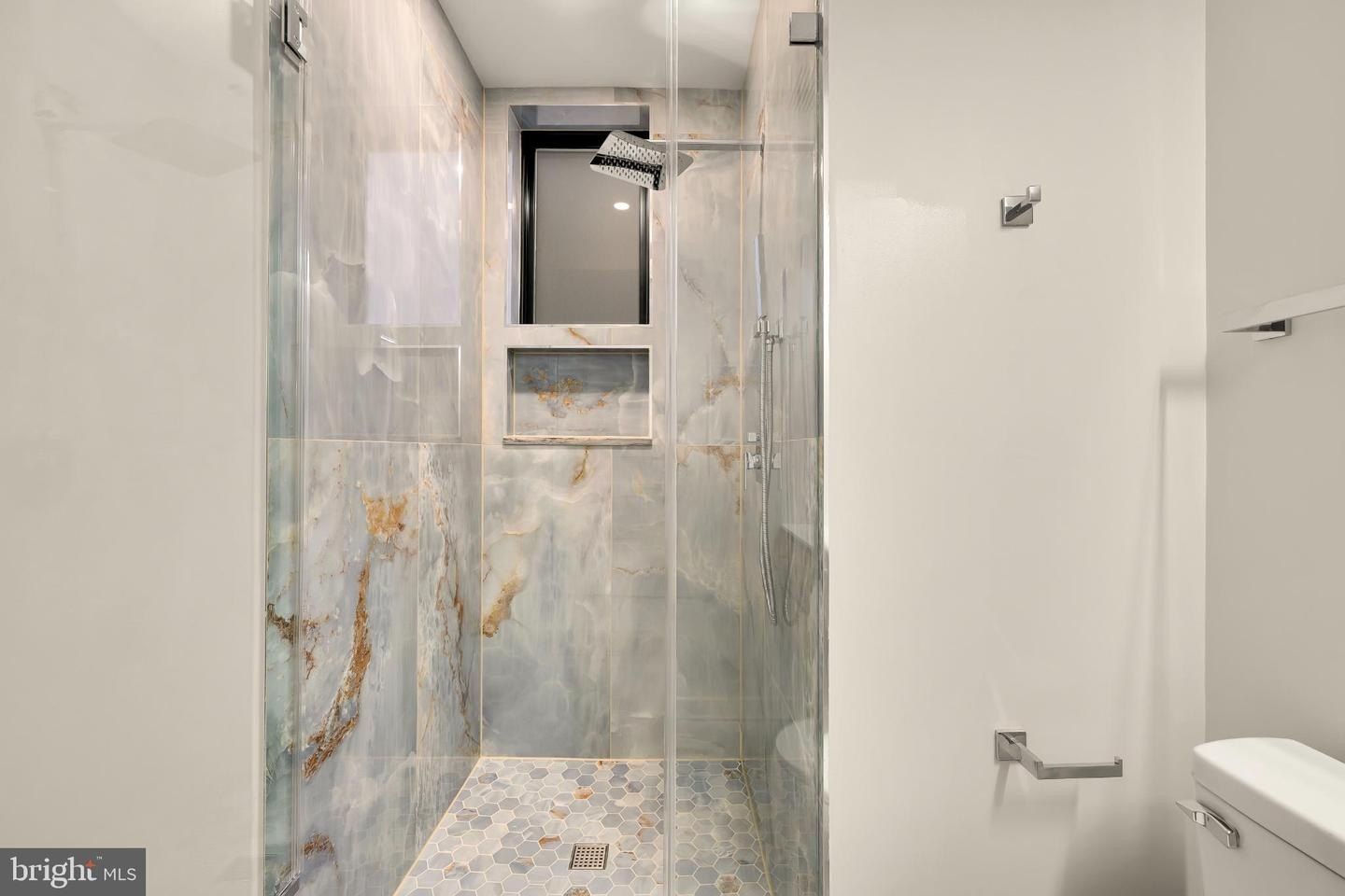 1516 Levis St Ne 1. Washington, DC 20002