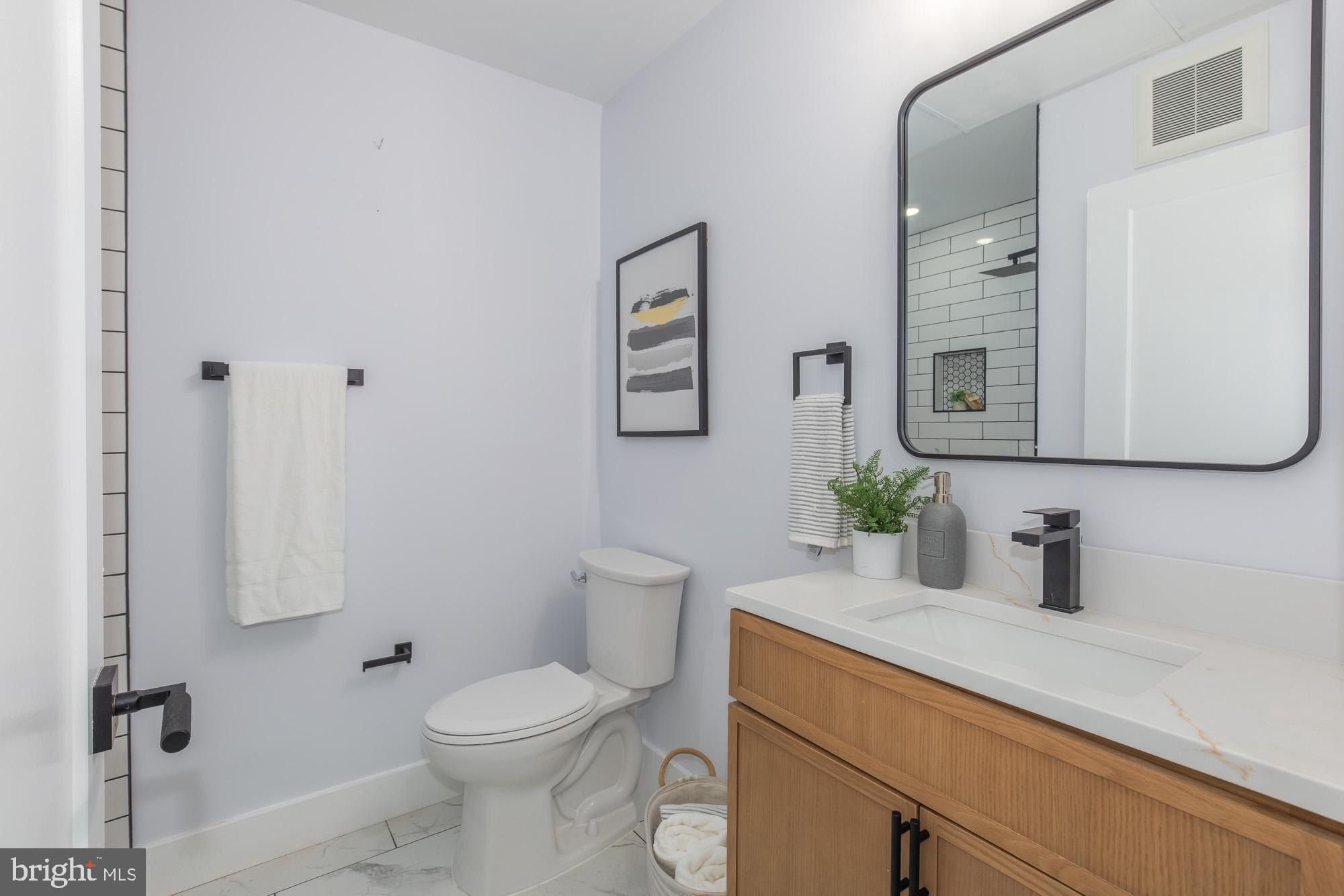 1012 17Th Place Ne Unit 2. Washington, DC 20002