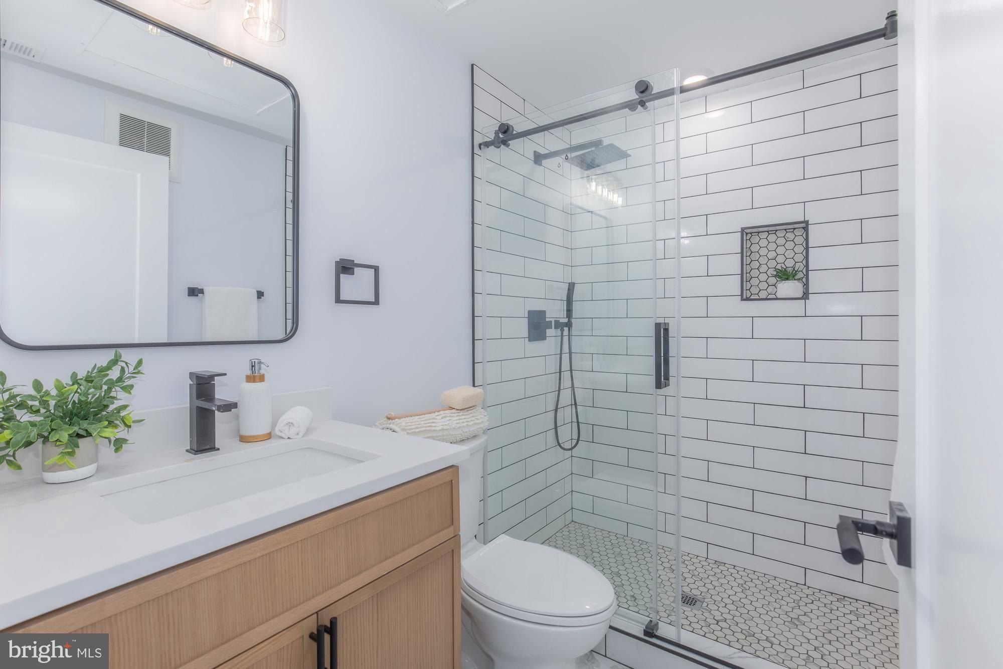 1012 17Th Place Ne. Washington, DC 20002