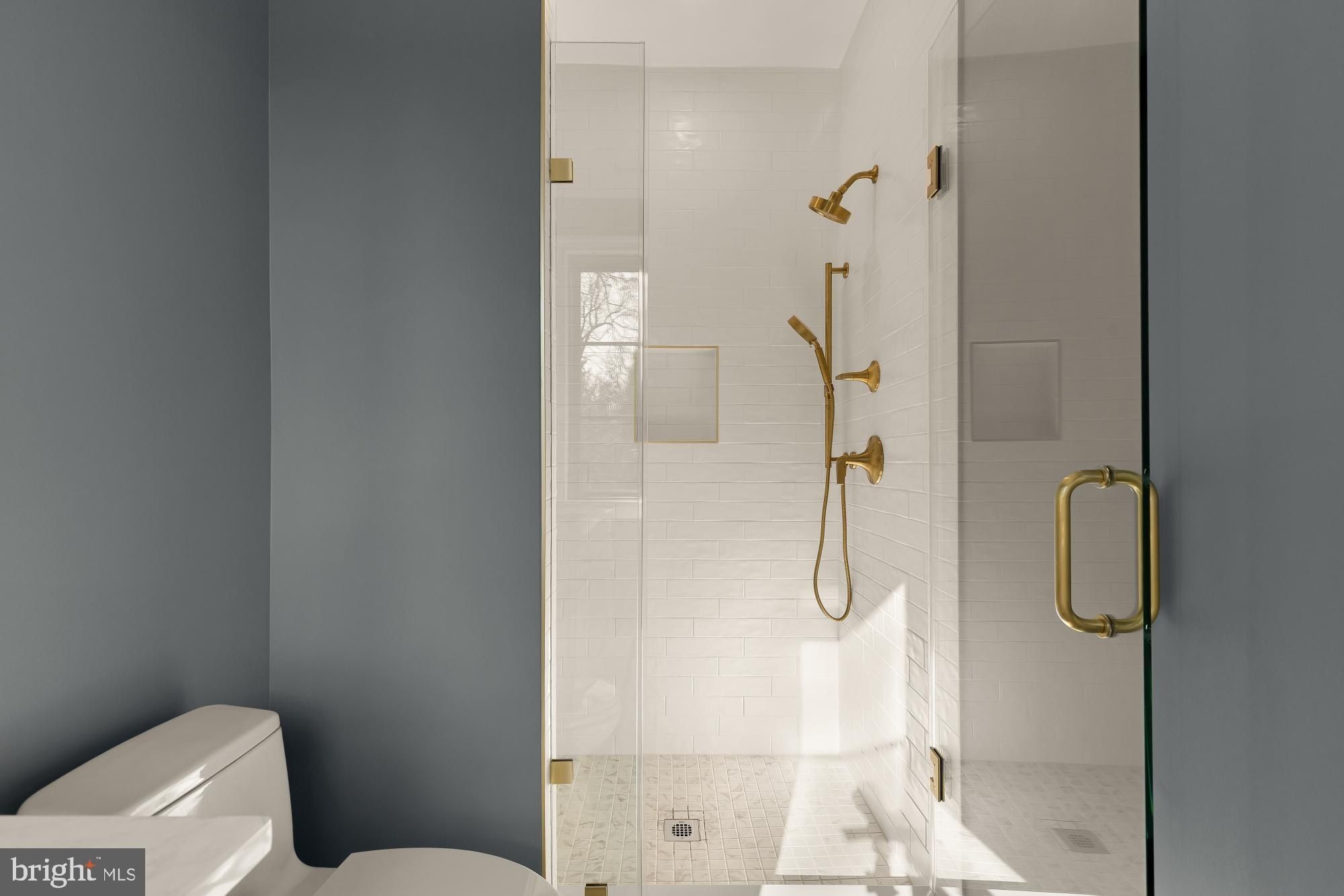 2733 Chesapeake Street Nw. Washington, DC 20008