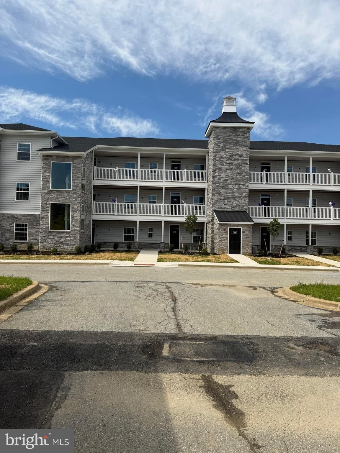 201 Colonial Downs Court. Newark, DE 19702