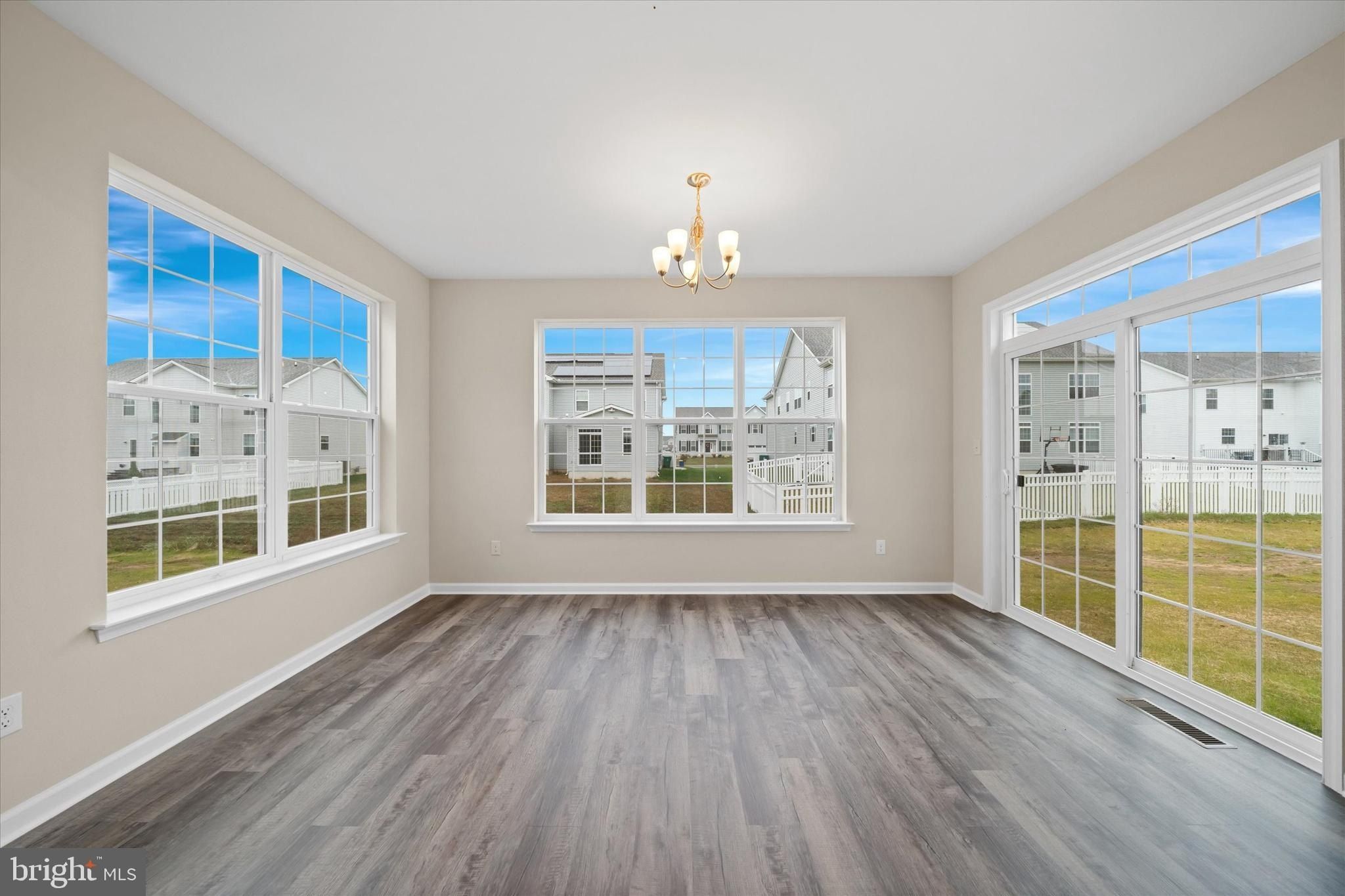 6 Summit Drive. Smyrna, DE 19977
