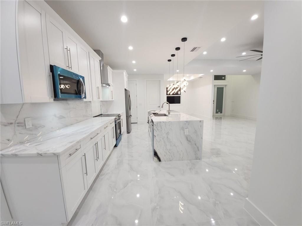 3983 33Rd Ave Ne. Naples, FL 34120