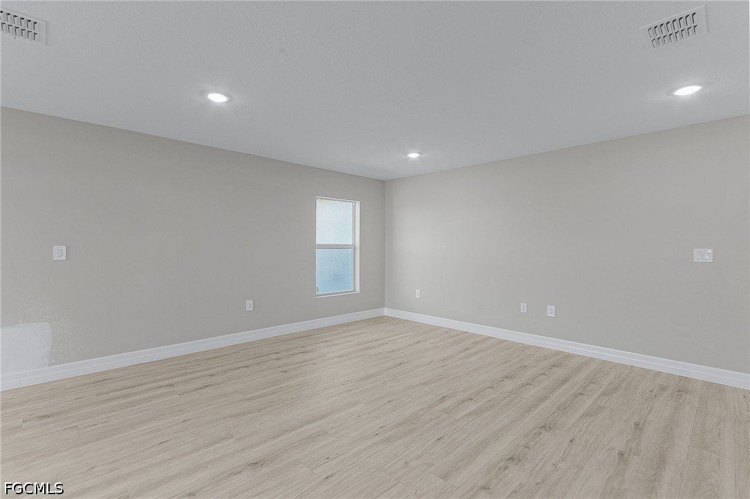 545 Oakshire Lane. Lehigh Acres, FL 33972