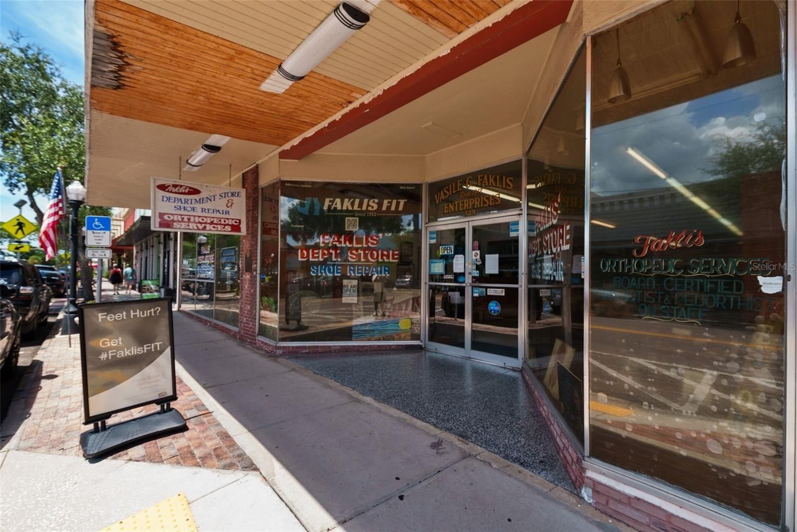 207 Athenian Way. Tarpon Springs, FL 34689