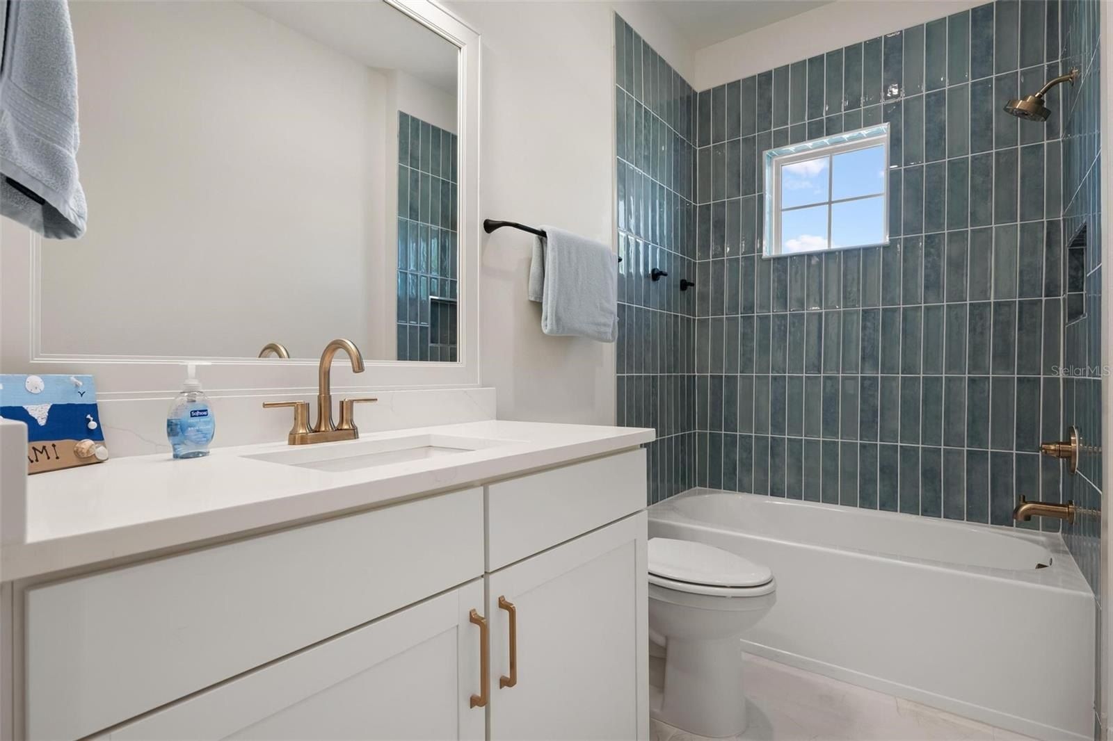 7646 Seaflower Parkway. Bradenton, FL 34210