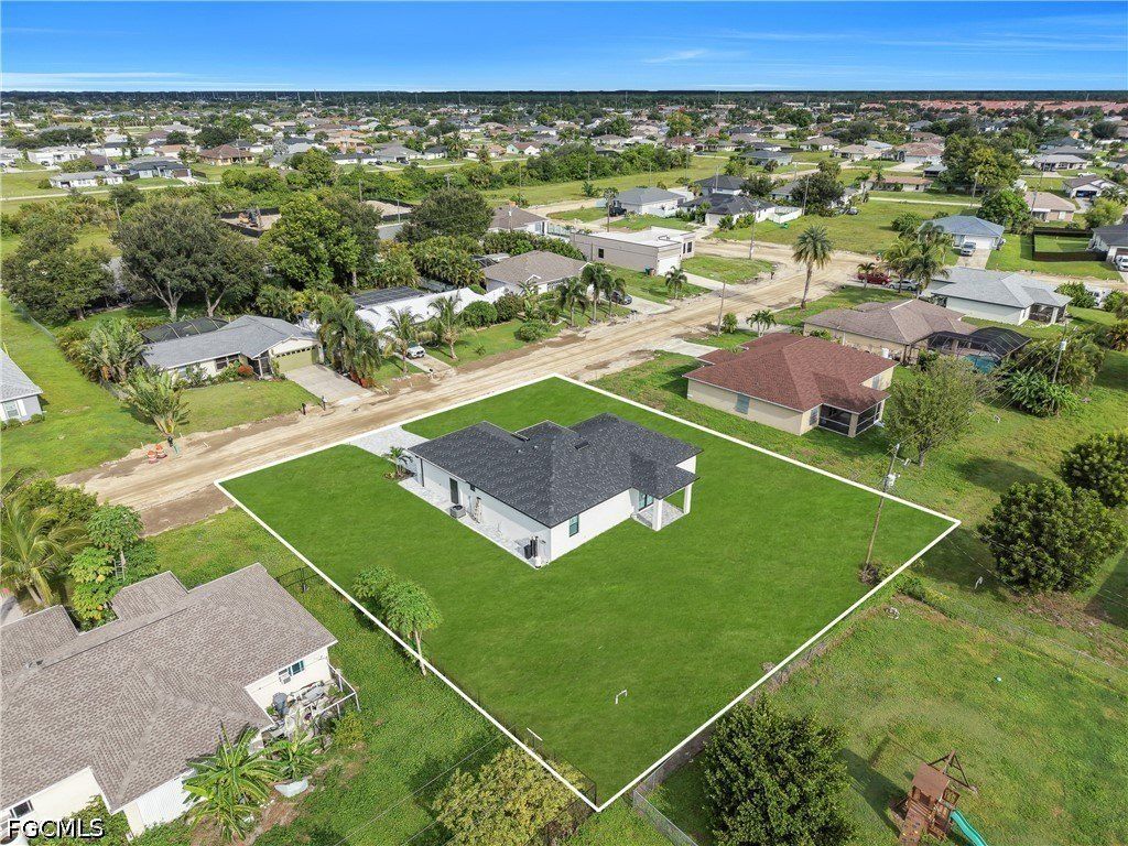 1909 Ne 19Th Place. Cape Coral, FL 33909