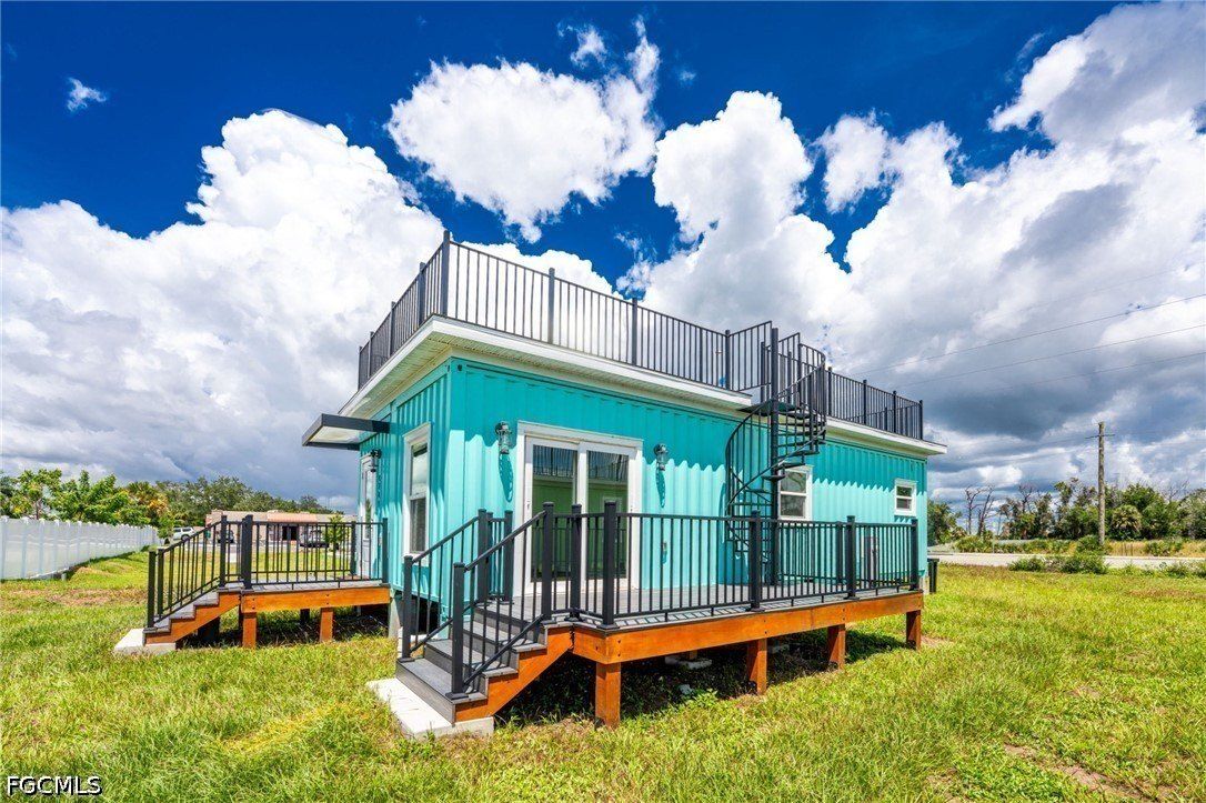 1741 Winstan Avenue. Englewood, FL 34223