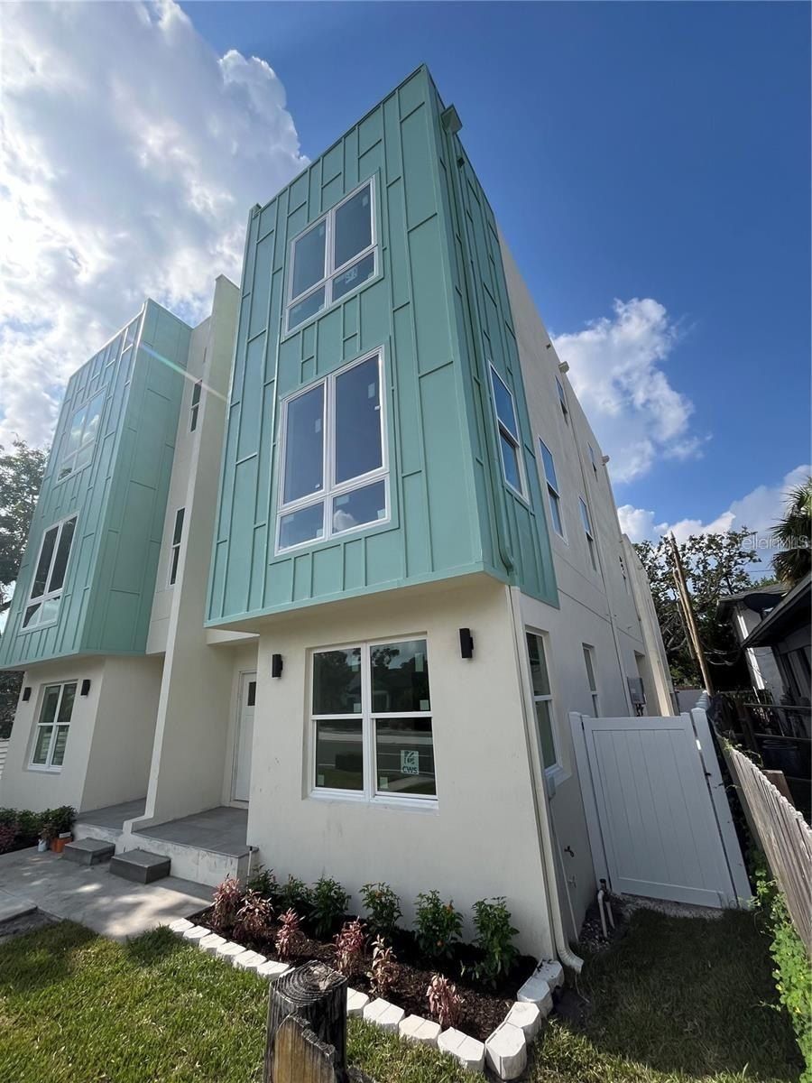2142 5Th Avenue N. St Petersburg, FL 33713