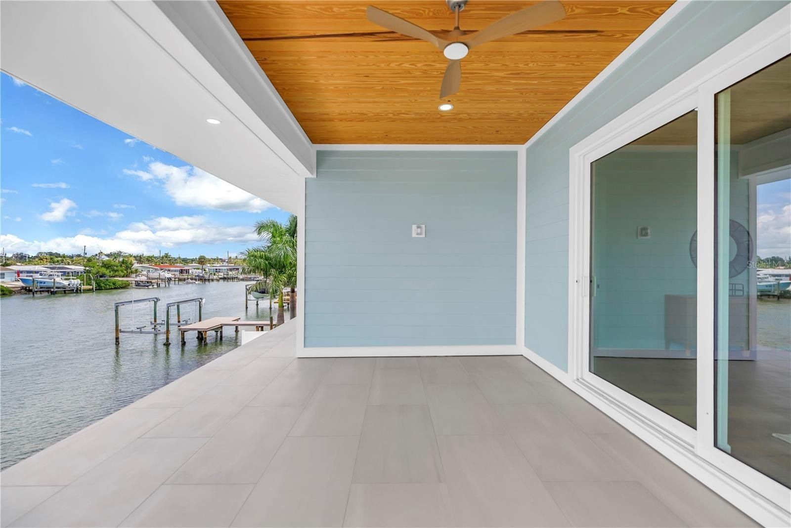 7957 2Nd Avenue S. St Petersburg, FL 33707