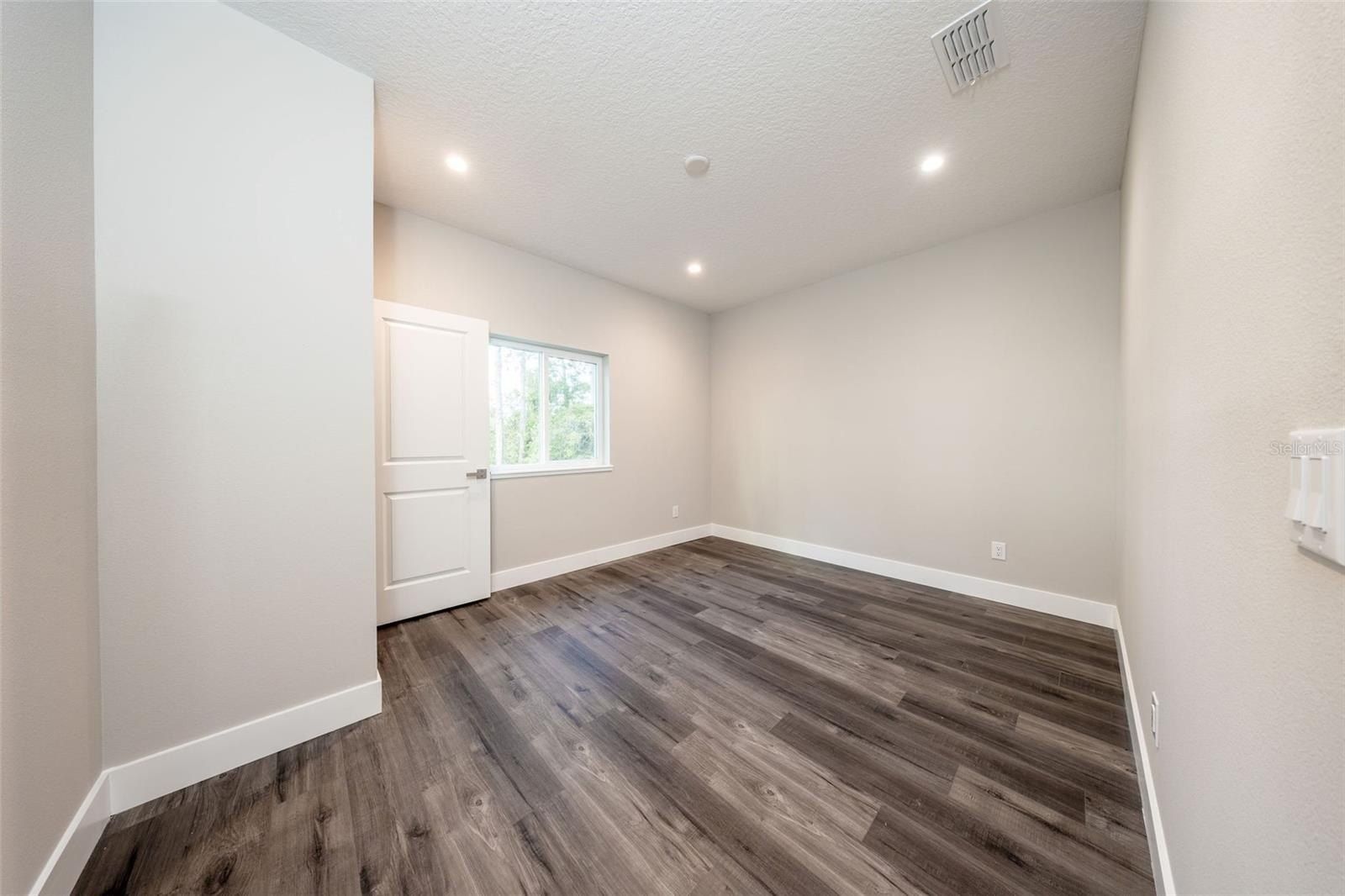 310 Mitnik Drive. Deltona, FL 32738