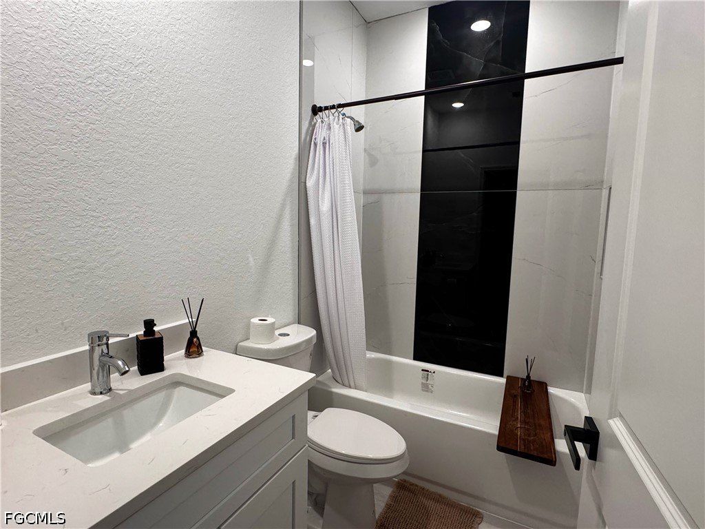 9015 Largo Circle. Labelle, FL 33935