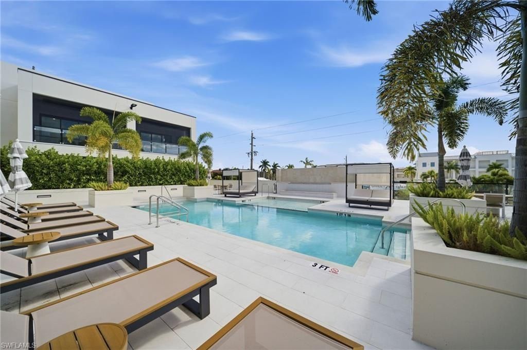 82 9Th St S. Naples, FL 34102