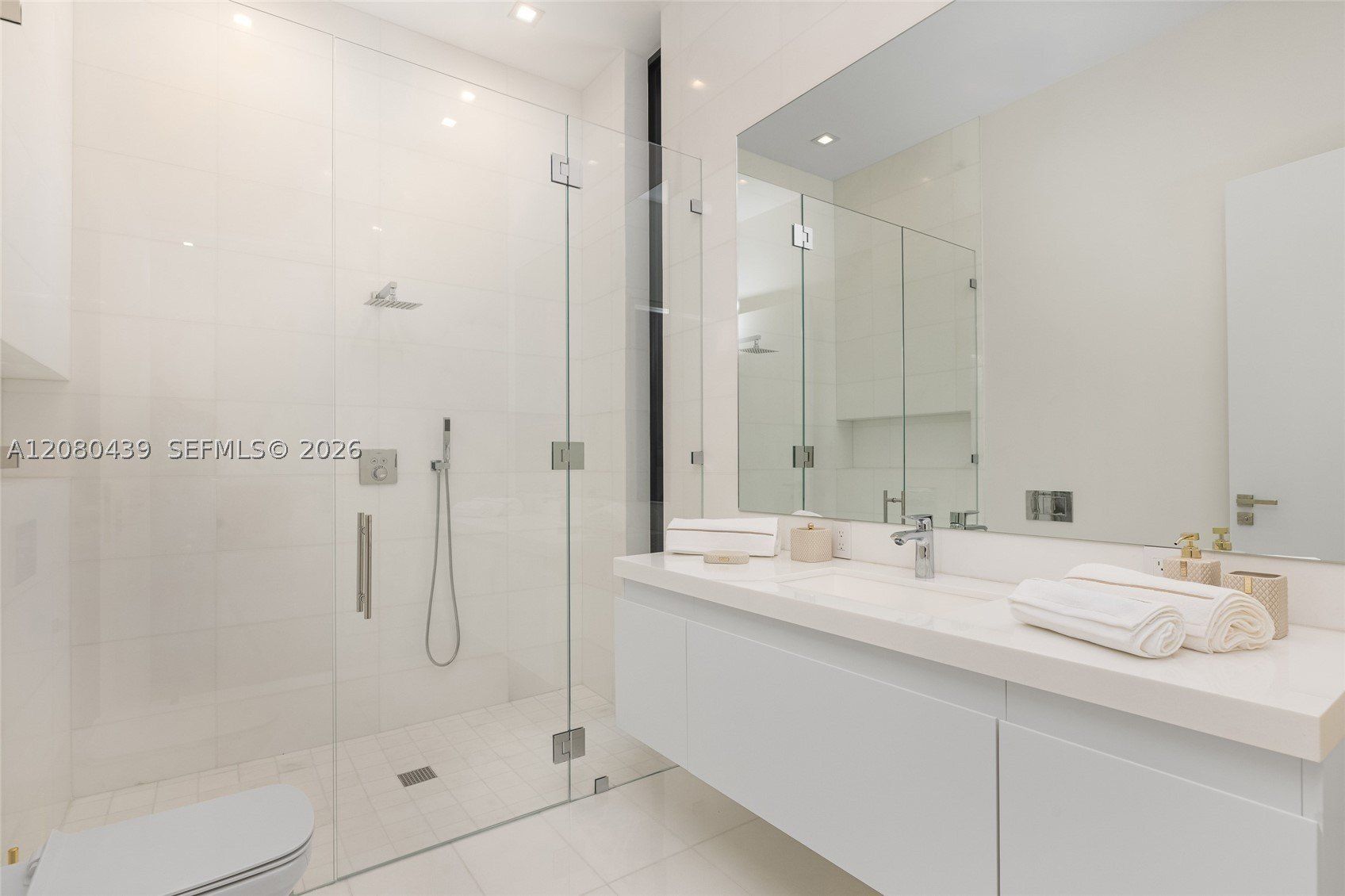 2560 Del Lago Dr. Fort Lauderdale, FL 33316