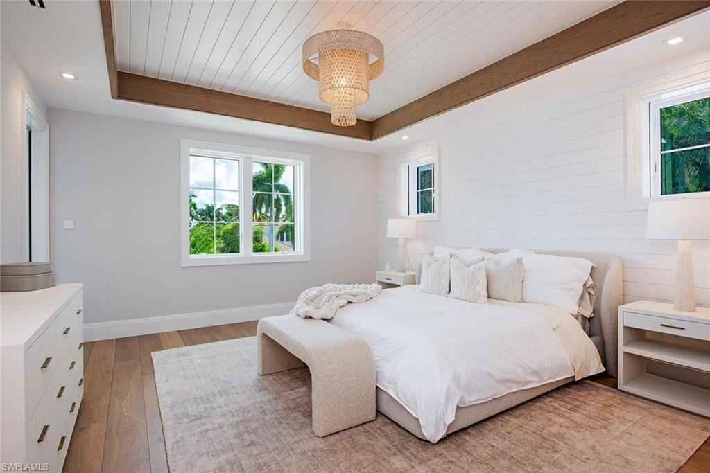 1544 3Rd St S. Naples, FL 34102