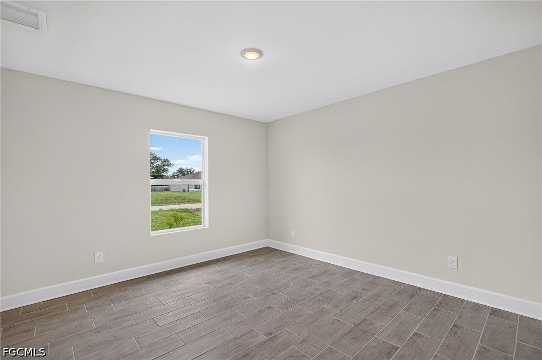 2618 Ne 1St Place. Cape Coral, FL 33993