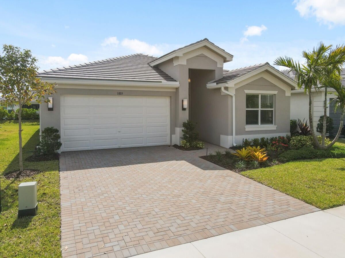 11815 Sw Silverlake Falls Drive. Port Saint Lucie, FL 34987