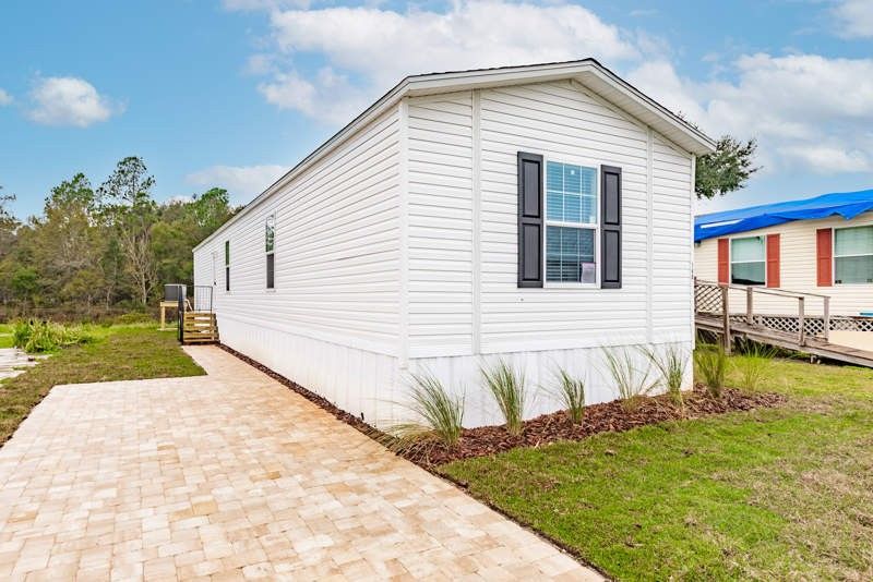 91 Lakeside Garden Circle. Lake Wales, FL 33859