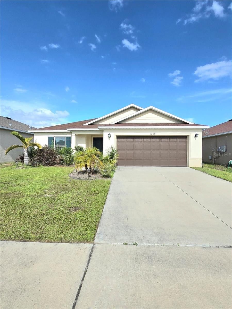 3209 Casa Del Rey Avenue. Kissimmee, FL 34746