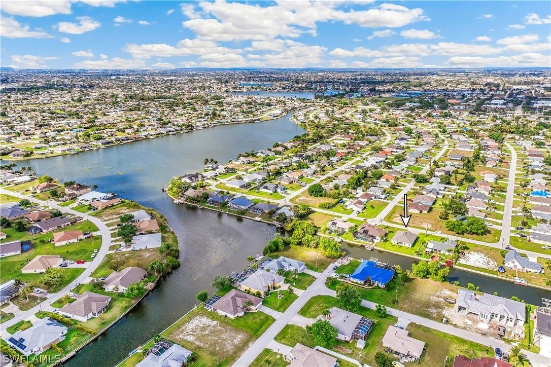 325 Se 4Th Place. Cape Coral, FL 33990