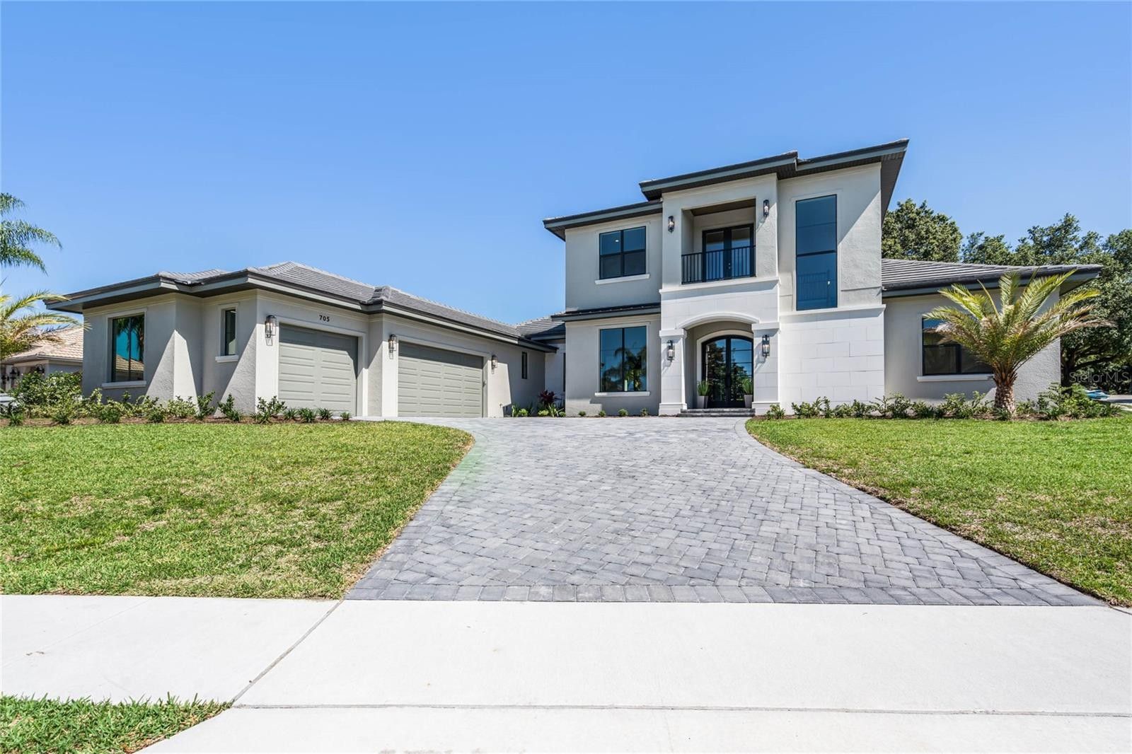 705 Largovista Drive. Oakland, FL 34787