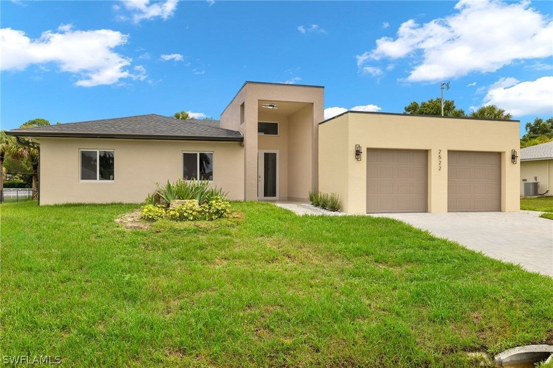 2522 Lakeview Drive. Lehigh Acres, FL 33936