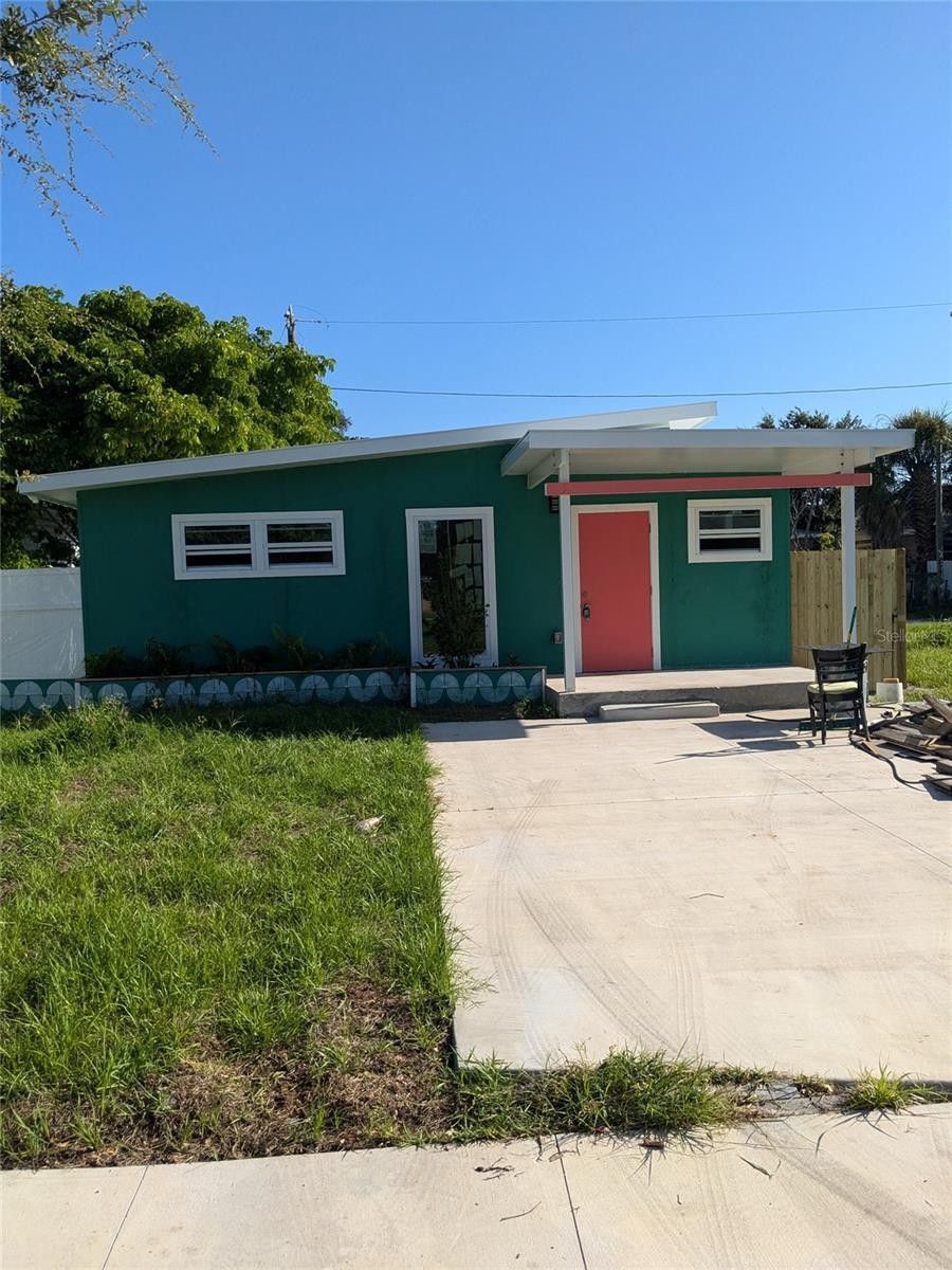 2569 Langdon Avenue S. Saint Petersburg, FL 33712