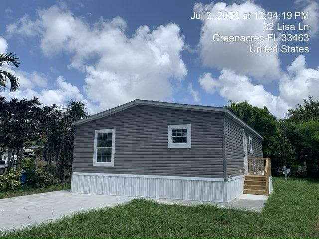 31 Lisa Lane. Greenacres, FL 33463