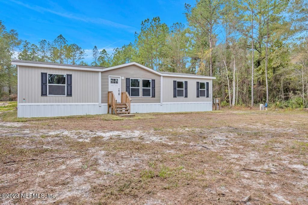 2946 Backwoods Drive. Middleburg, FL 32068