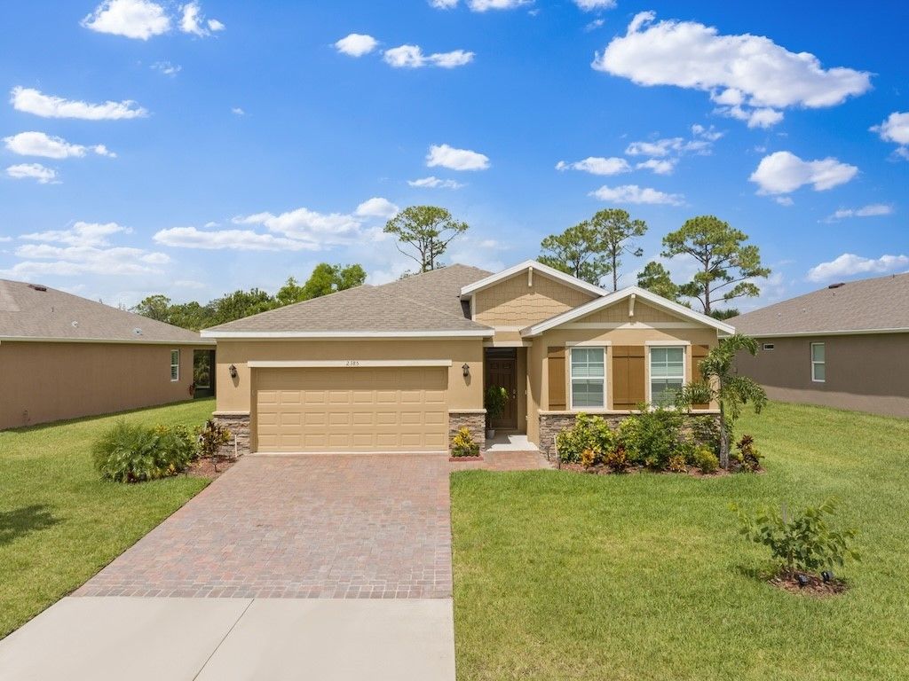 2385 Crowned Eagle Circle Sw. Vero Beach, FL 32962