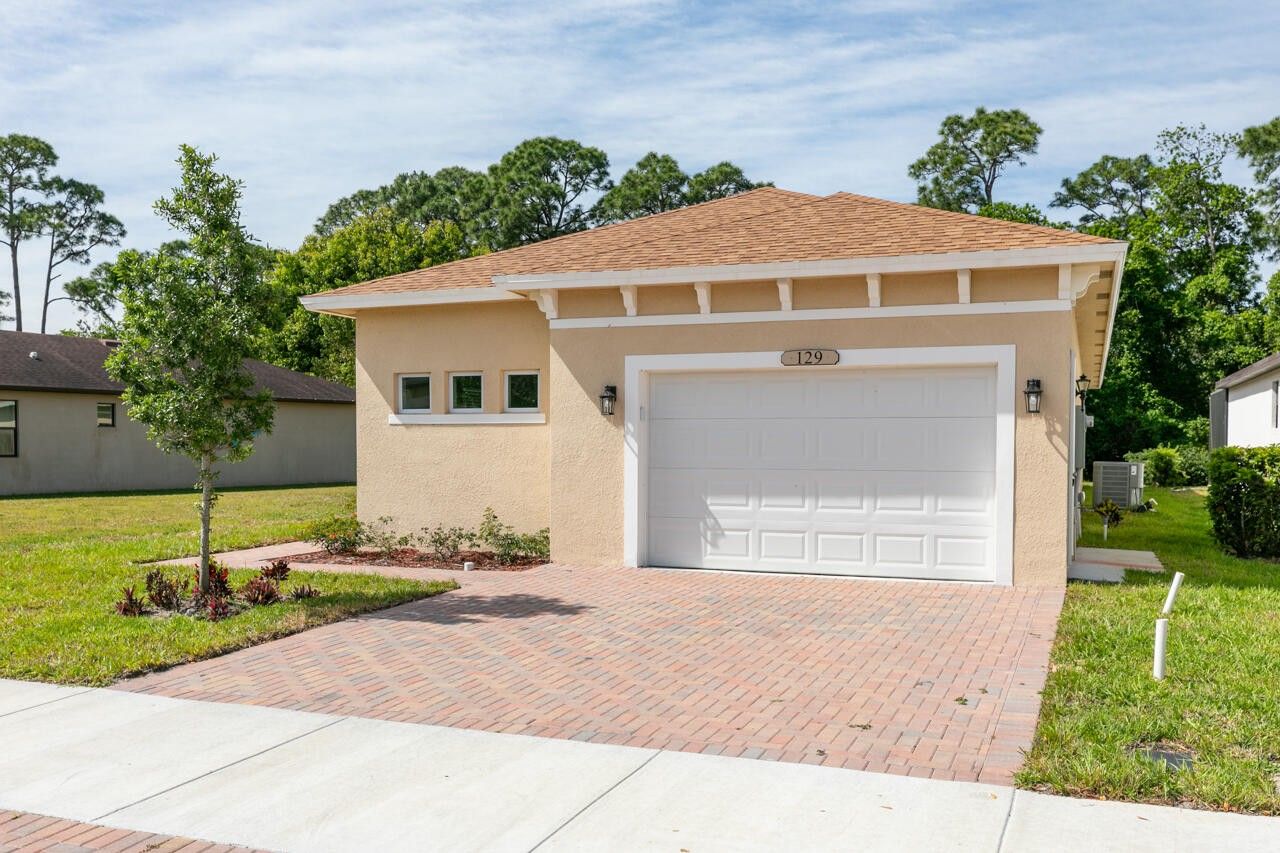 129 Se Via Visconti. Port Saint Lucie, FL 34952