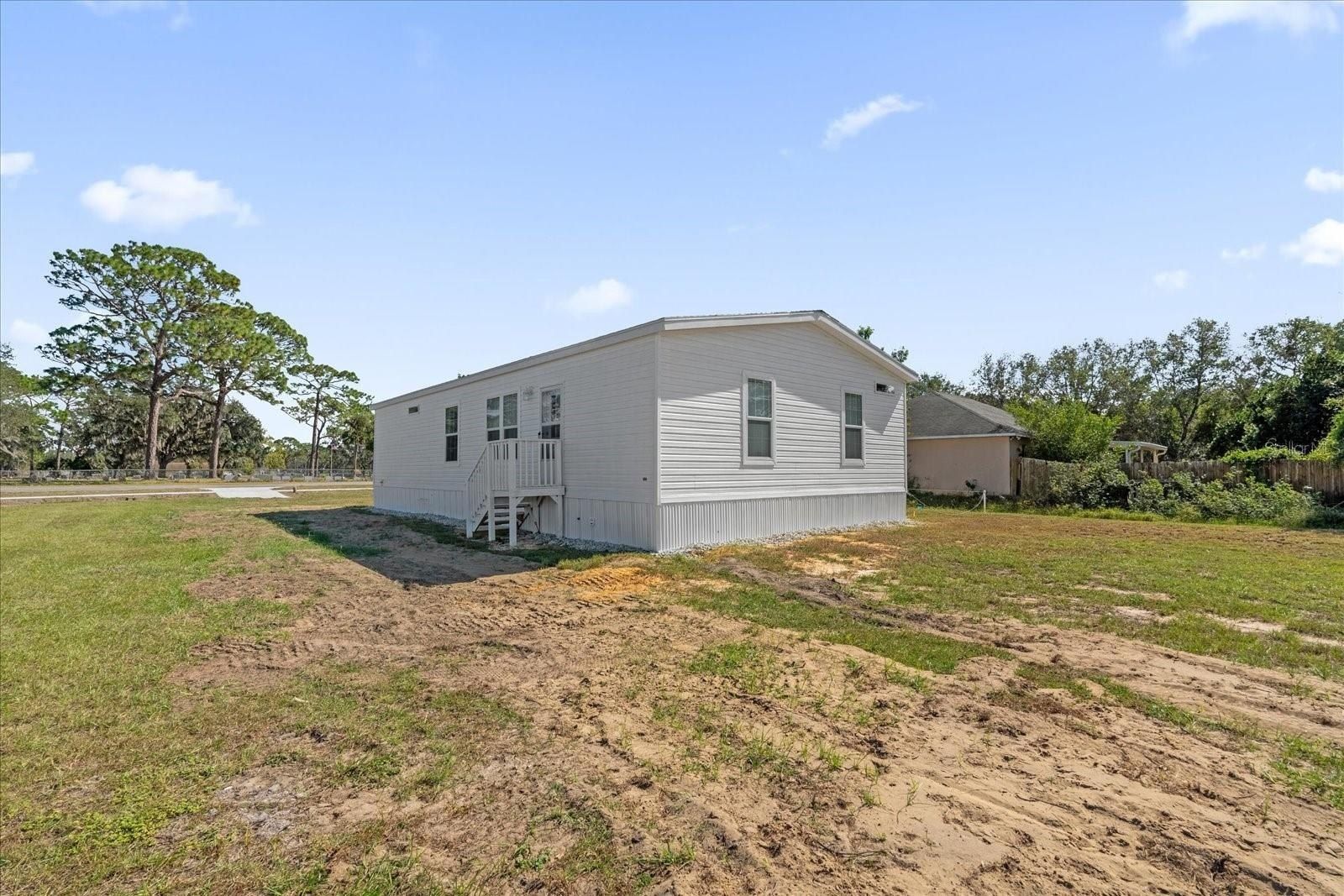 25013 Van Buren St. Astatula, FL 34705