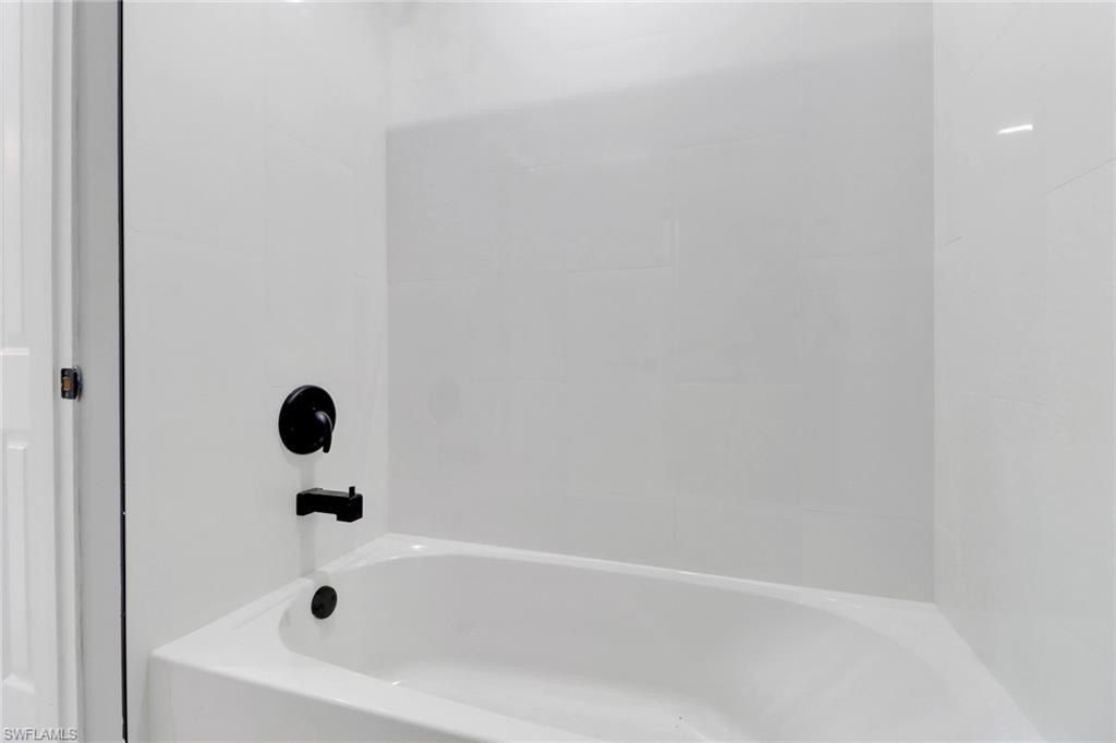 912914 Ainsworth. Lehigh Acres, FL 33974