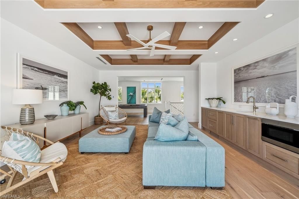 187 10Th. Naples, FL 34102