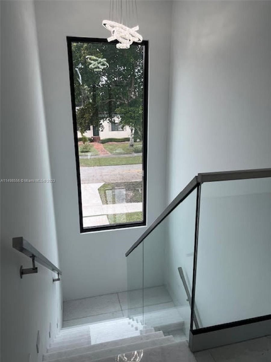 2 Hough Dr. Miami Springs, FL 33166