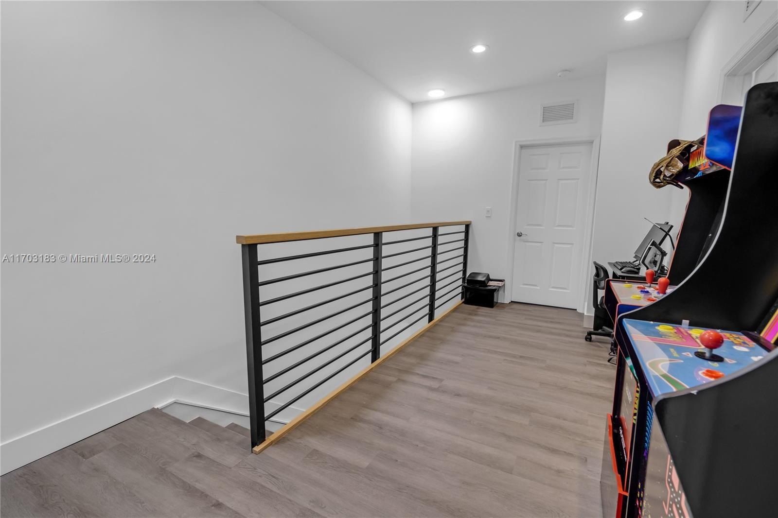 11128 Nw 17Th Ave 12. Miami, FL 33167