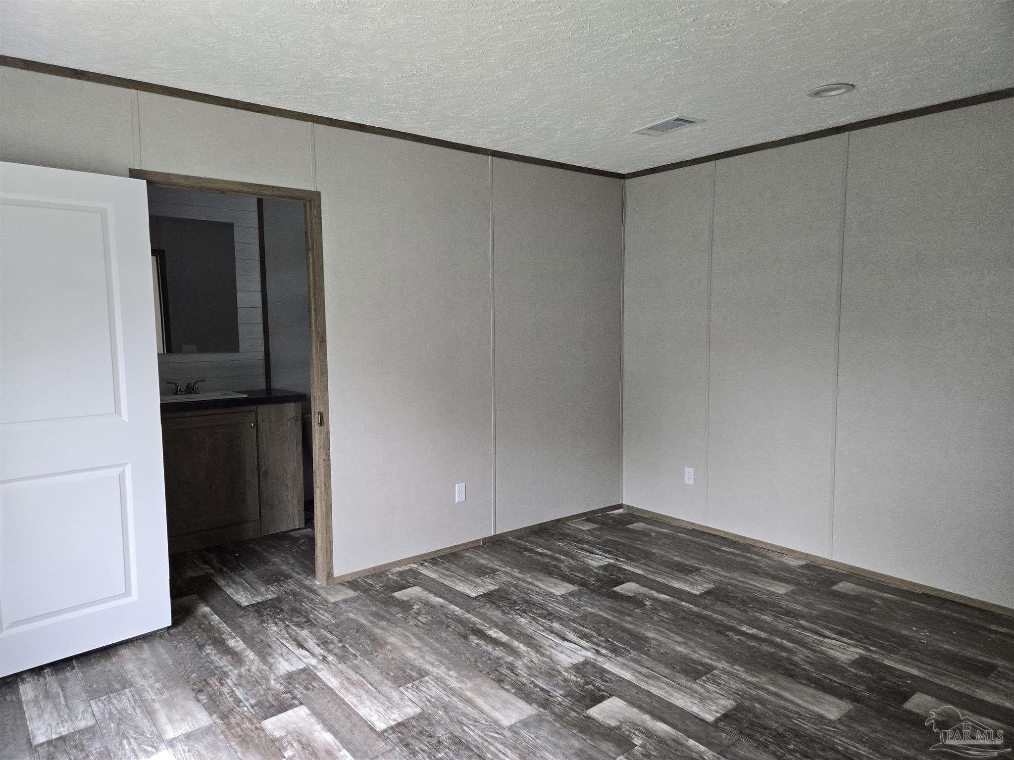 8588 Alvarado Calzada. Pensacola, FL 32507